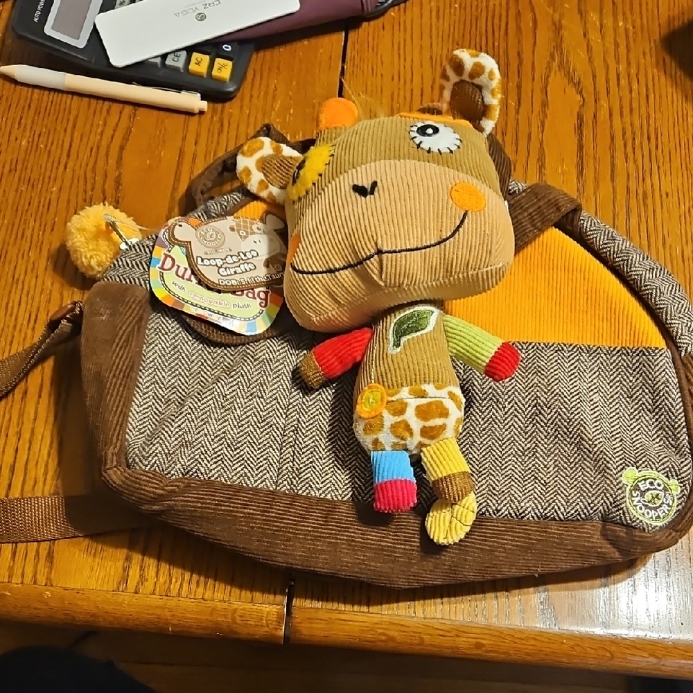 Eco Snoopers Duffel Bag With Removable Plush Giraffe